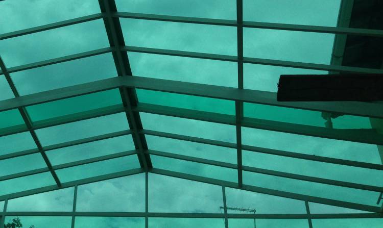 TOLDO E COBERTURA EM POLICARBONATO