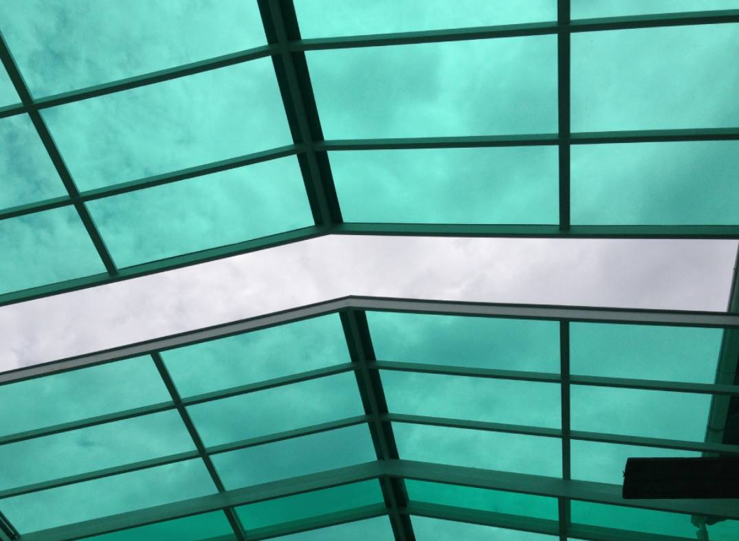 TOLDO E COBERTURA EM POLICARBONATO