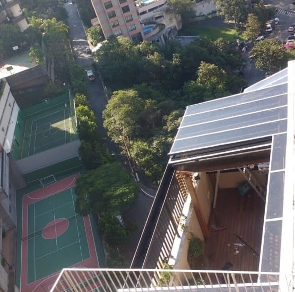 TOLDO E COBERTURA EM POLICARBONATO