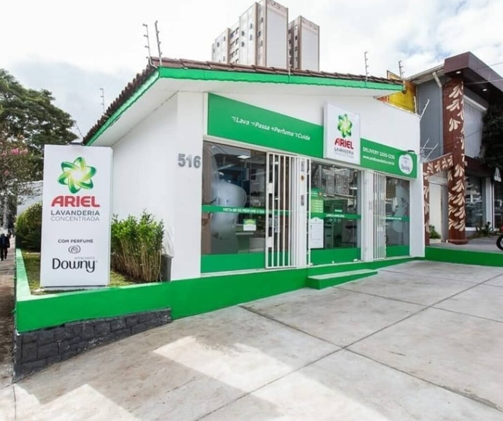 A fachada comercial ou fachada de loja